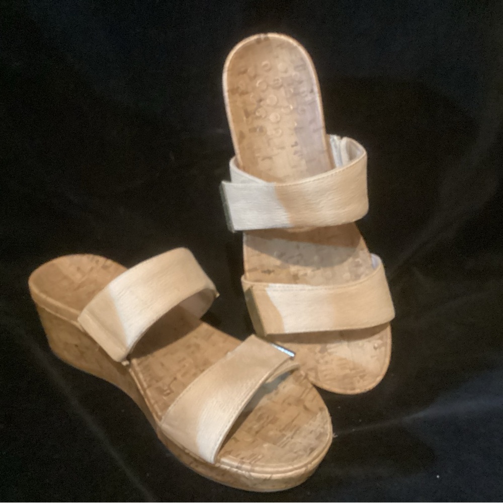 Vionic Women's Neutral Double-Strap Cork Wedge Sandals in Size 11